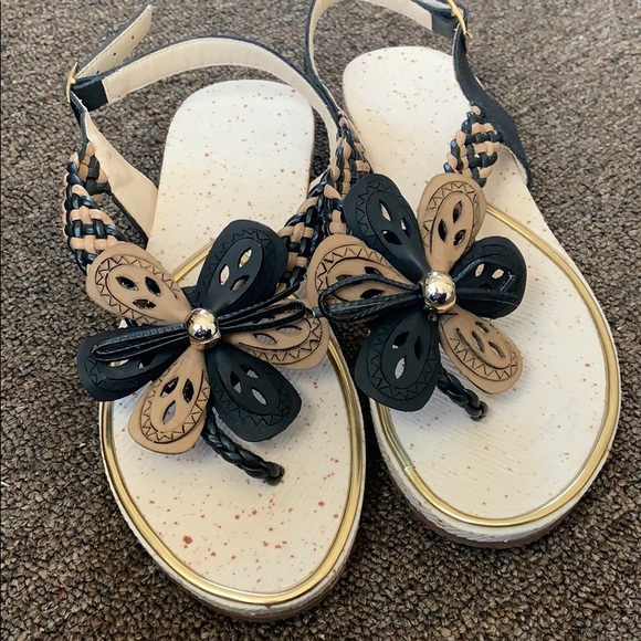 Shoes - ❌⭕️Braided Floral Sandals
